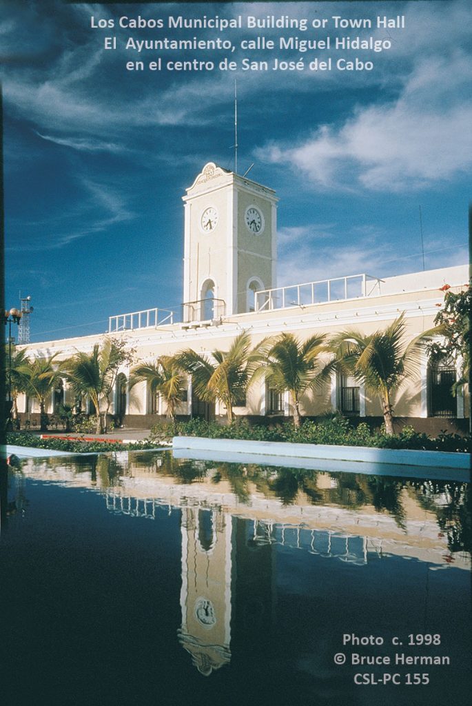 San Jose del Cabo municipal building pre-1995, with the old fountain in the plaza.