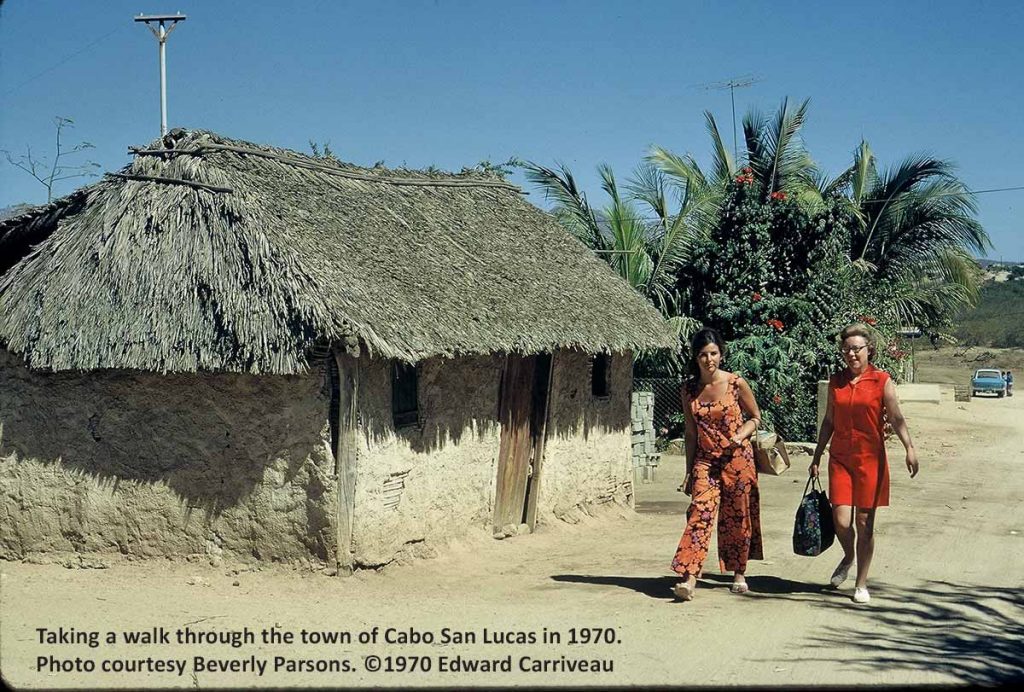small-house-downtown-cabo-1970-carriveau-2